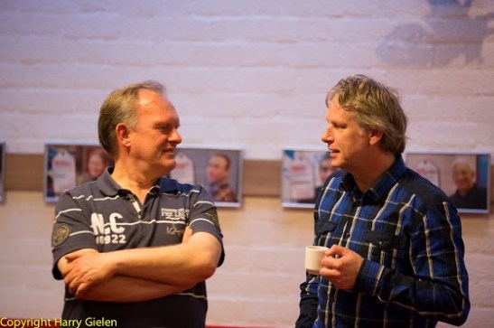 Even bijpraten. belangrijk gebeuren op zo'n laatste ronde