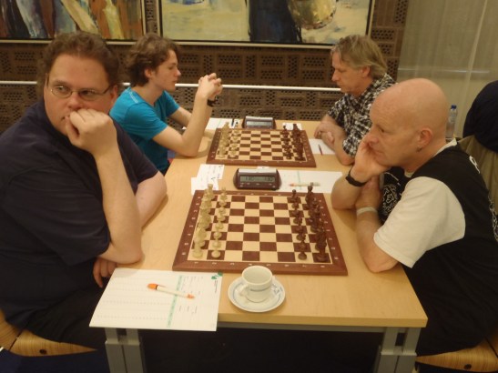 Bastiaan op de voorgrond tegen Jasper Seelemeijer,  daarachter Sander Taams - Herman Voss