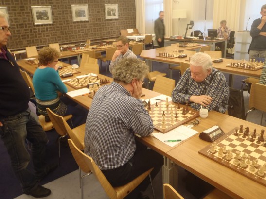 Ton op de voorgrond won en Evert daarachter speelde remise