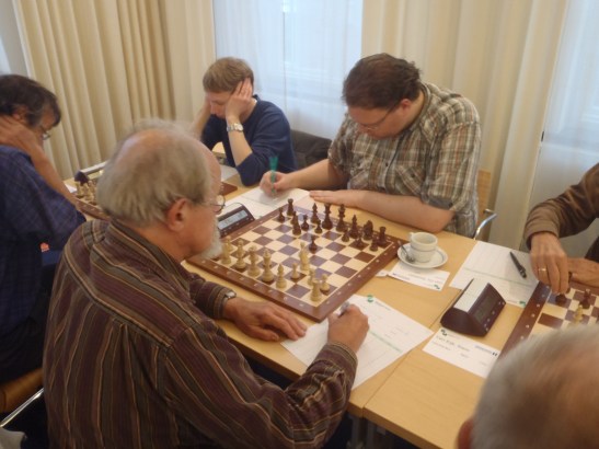 Bastiaan gaat in de opening onderuit