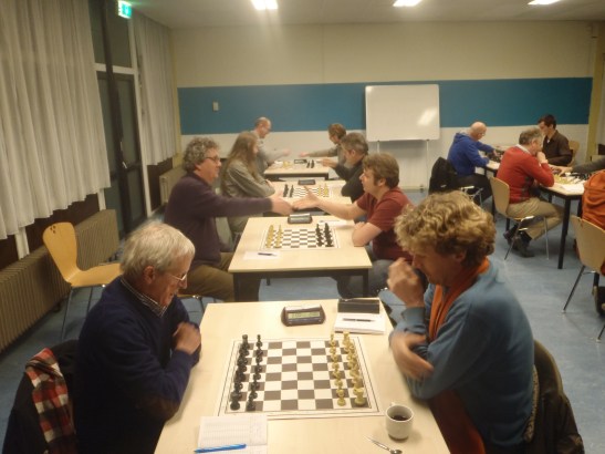 ESG 2 links met bord 4 vooraan tegen Sissa 3 