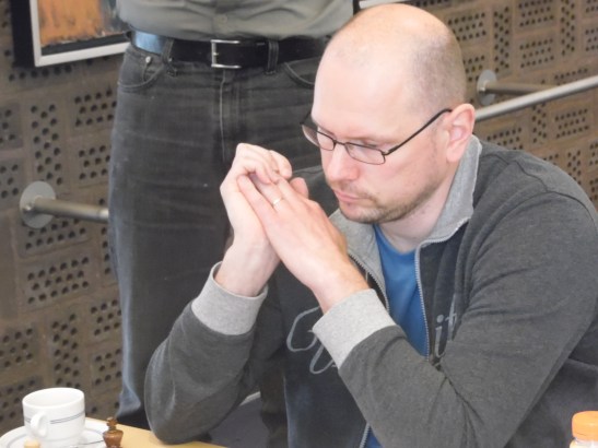 Willem door winst op Seelemeijer bovenaan