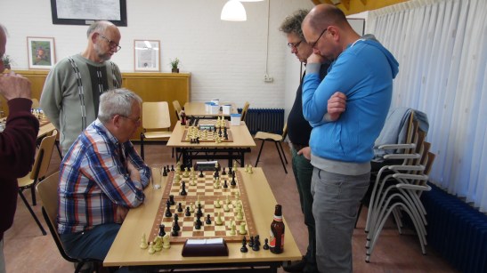 Ook met zij drieën kun je dan spelen. Willem, Ton en Herman S deden dat.